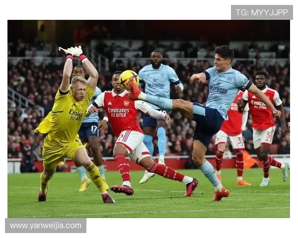 英超球员比赛中双臂交叉姿势的意义与战术信号