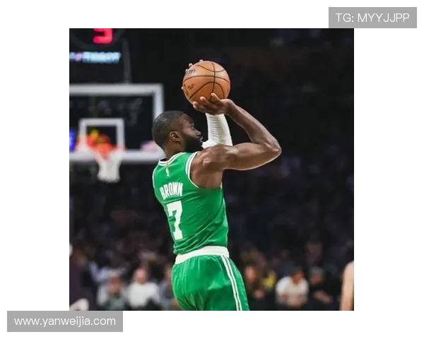 杰伦布朗盛赞安芬尼西蒙斯天赋超群期待他未来发展顺利